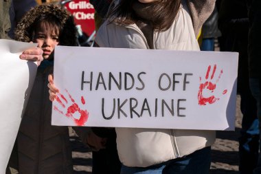  Ukrayna 'da Amsterdam' daki savaşa karşı düzenlenen protestoda Hollanda 27-2-2022