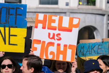  Ukrayna 'da Amsterdam' daki savaşa karşı düzenlenen protestoda Hollanda 27-2-2022