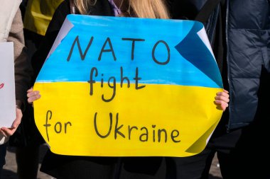  Ukrayna 'da Amsterdam' daki savaşa karşı düzenlenen protestoda Hollanda 27-2-2022