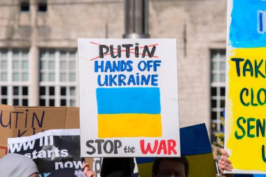  Ukrayna 'da Amsterdam' daki savaşa karşı düzenlenen protestoda Hollanda 27-2-2022