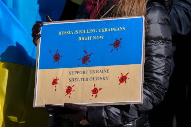  Ukrayna 'da Amsterdam' daki savaşa karşı düzenlenen protestoda Hollanda 27-2-2022