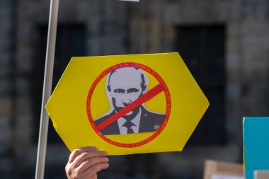  Ukrayna 'da Amsterdam' daki savaşa karşı düzenlenen protestoda Hollanda 27-2-2022