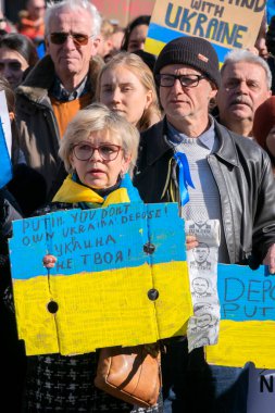  Ukrayna 'da Amsterdam' daki savaşa karşı düzenlenen protestoda Hollanda 27-2-2022