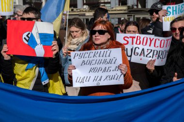  Ukrayna 'da Amsterdam' daki savaşa karşı düzenlenen protestoda Hollanda 27-2-2022