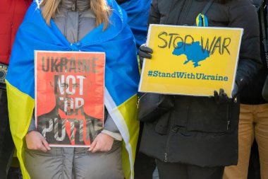  Ukrayna 'da Amsterdam' daki savaşa karşı düzenlenen protestoda Hollanda 27-2-2022