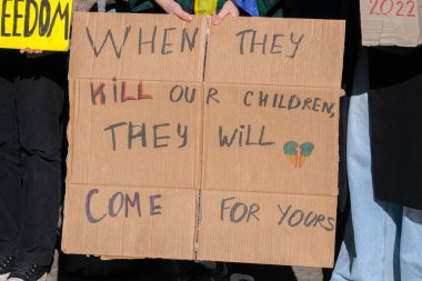  Ukrayna 'da Amsterdam' daki savaşa karşı düzenlenen protestoda Hollanda 27-2-2022