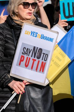  Ukrayna 'da Amsterdam' daki savaşa karşı düzenlenen protestoda Hollanda 27-2-2022