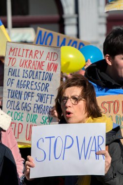  Ukrayna 'da Amsterdam' daki savaşa karşı düzenlenen protestoda Hollanda 27-2-2022