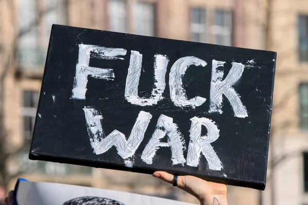Figyelmeztető Jel Amikor Ukrajnai Háború Elleni Tüntetésen Amszterdamban Hollandiában 2022 — Stock Fotó
