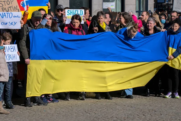 アムステルダムでのウクライナでの戦争に対する抗議で警告サイン オランダ27 2022 — ストック写真