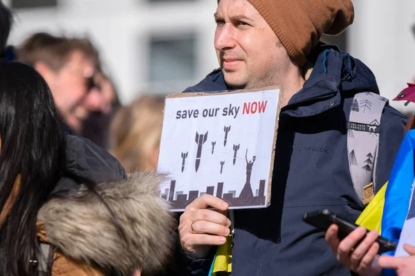 Znak Ostrzegawczy Podczas Protestu Przeciwko Wojnie Ukrainie Amsterdamie Holandia 2022 — Zdjęcie stockowe