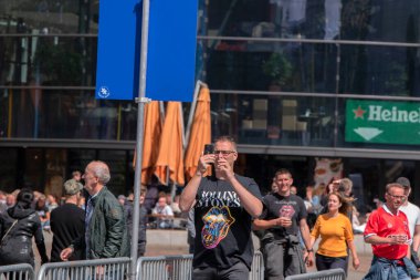 Amsterdam 'daki Rolling Stones' un son üç konserinin hayranları 13-6-2022