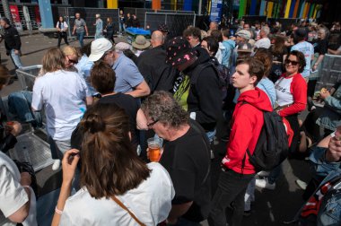 Taraftarlar Amsterdam 'daki Rolling Stones' un son üç konserine hazırlanıyor. Hollanda 13-6-2022