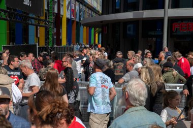 Taraftarlar Amsterdam 'daki Rolling Stones' un son üç konserine hazırlanıyor. Hollanda 13-6-2022