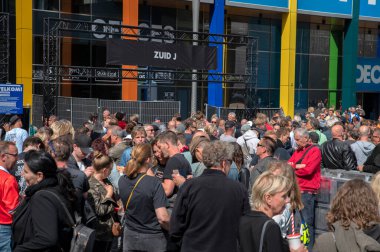 Taraftarlar Amsterdam 'daki Rolling Stones' un son üç konserine hazırlanıyor. Hollanda 13-6-2022