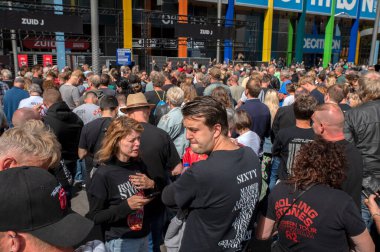 Taraftarlar Amsterdam 'daki Rolling Stones' un son üç konserine hazırlanıyor. Hollanda 13-6-2022