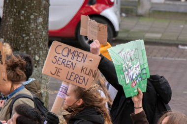 Billboard Tazminatı Amsterdam 'daki Niet Mijn Schuld gösterisinde öğrenebileceğiniz bir şeydir. Hollanda 5-2-2022