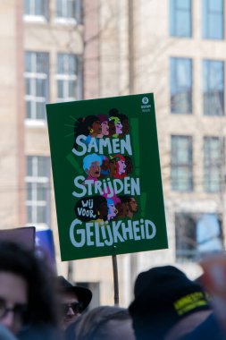 Amsterdam 'daki Kadın Yürüyüşü Gösterisinde Billboard Oxfam 5-3-2022