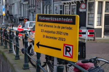 Amsterdam 'daki Herengracht Kanalı' ndaki Billboard Quay çalışması Hollanda 8-2-2022