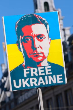 Billboard Volodymyr Zelensky Ukrayna 'daki savaşa karşı düzenlenen gösteride Hollanda 6-3-2022
