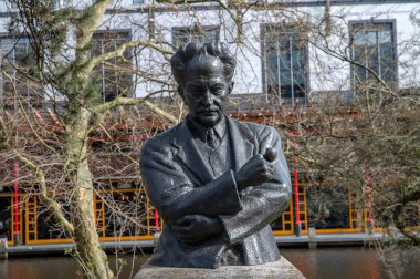 Amsterdam 'da Arthur Van Schendel' in Bronz Heykeli 13-3-2022