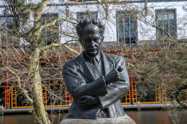 Bronze Statue Arthur Van Schendel Amsterdam Netherlands 2022 — Stock Photo, Image