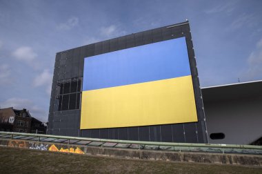 Amsterdam 'daki Stedelijk Müzesinde Ukrayna Bayrağını Kapat Hollanda 12-3-2022