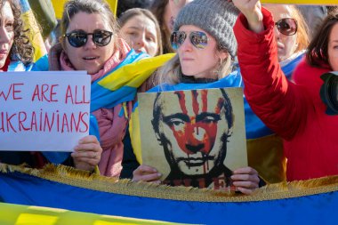 Amsterdam 'da Ukrayna' daki savaşı protesto eden Putin panosu 27-2-2022