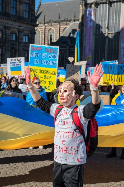 Amsterdam Ukrayna Daki Savaşı Protesto Eden Şair Maskeli Adam 2022 — Stok fotoğraf