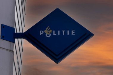 Amsterdam 'da Kızıl Gök' ün olduğu polis logosu Hollanda 14-3-2022