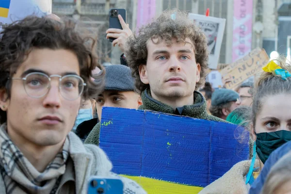 Manifestanti Alla Protesta Contro Guerra Ucraina Amsterdam Paesi Bassi 2022 — Foto Stock
