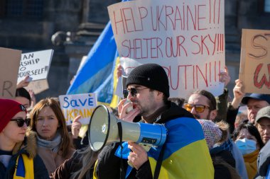 Amsterdam 'daki Ukrayna Savaşı' na Karşı Protesto Sözcüsü 27-2-2022