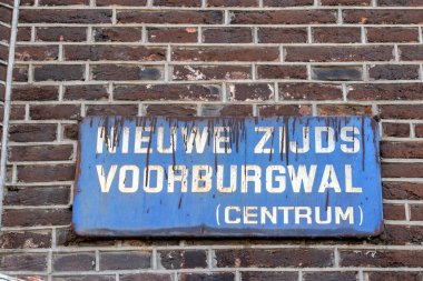 Amsterdam 'da Sokak İşareti Nieuwe Zijdsvoorburgwal Hollanda 14-3-2022