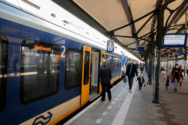 Lokförare Vid Järnvägsstationen Hilversum Nederländerna 2022 — Stockfoto