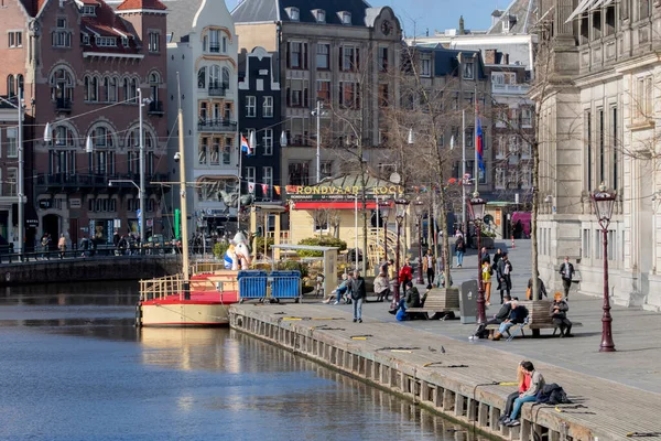 アムステルダムの外市場通りに沿って見る オランダ14 2022 — ストック写真