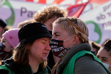 Ağzı Olmayan Genç Kadın Niet Mijn Schuld Amsterdam 'daki Niet Mijn Schuld Gösterisinde Hollanda 5-2-2022