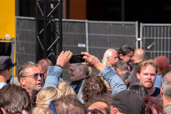 Amsterdam 'daki Rolling Stones' un son üç konserinin hayranları 13-6-2022