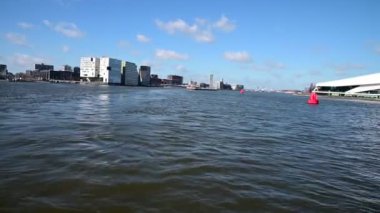 Amsterdam 'dan Amsterdam' a giden feribotu kullanarak Amsterdam 'da 17-3-2022