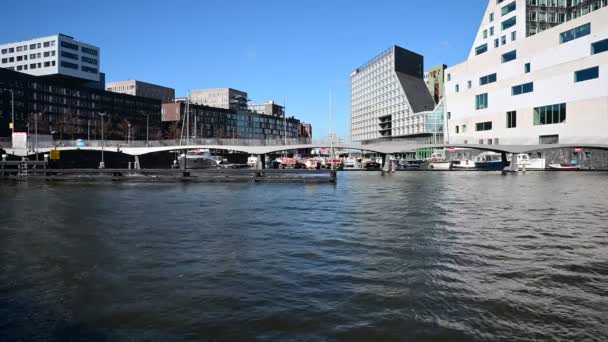 Vluchthavenbrug Bridge Ijdok Amsterdam Amsterdam Netherlands 2022 — ストック動画