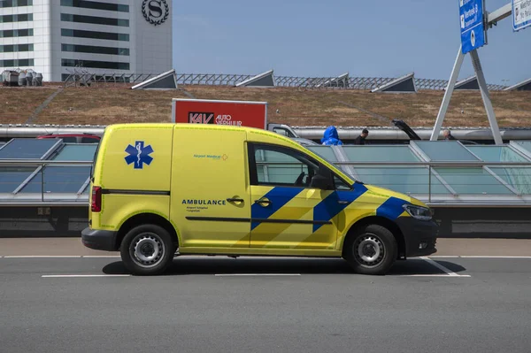 Ambulance Car Schiphol Airport Netherlands 2022 — Stok fotoğraf