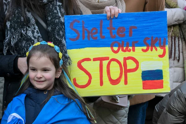 Billboard Little Girl Pax Demonstration War Ukraine Amsterdam Netherlands 2022 — Zdjęcie stockowe