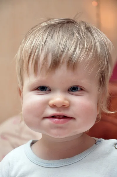 Pequeño bebé alegre — Foto de Stock