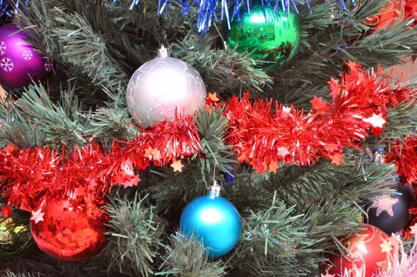 Giocattoli su un albero di Natale — Foto Stock
