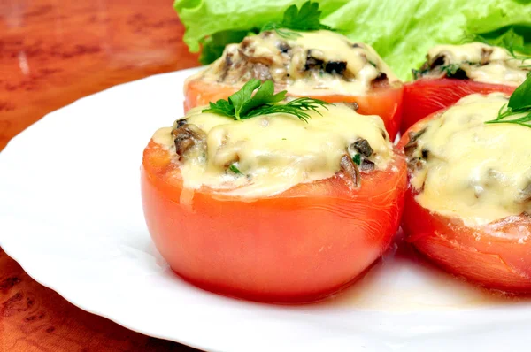 Tomates farcies aux champignons — Photo