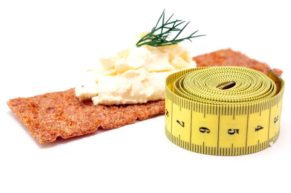 Knäckebröd met kwark en meetlint — Stockfoto