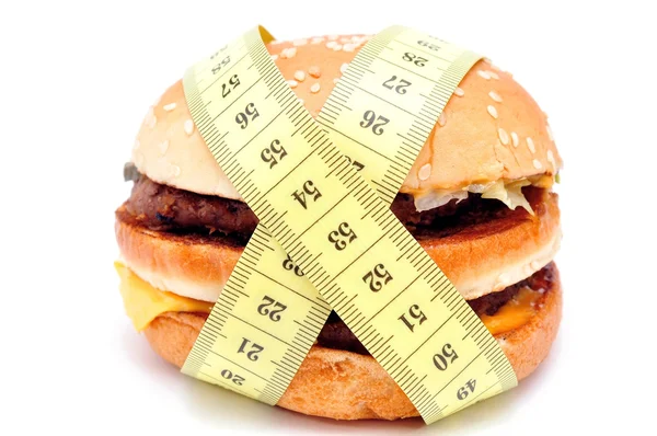 Grande hambúrguer e fita métrica — Fotografia de Stock