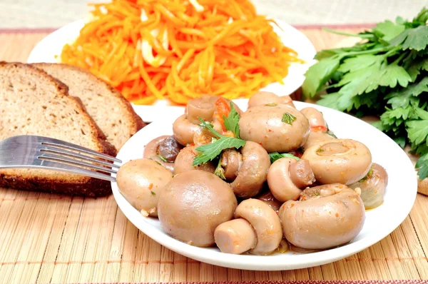 Mushrooms and carrots in Korean — Stock Photo, Image