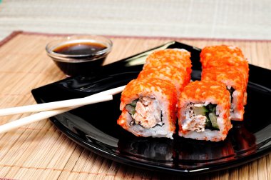 Japon rolls masago havyar ile