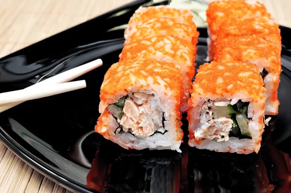 Rollos japoneses con caviar masago —  Fotos de Stock