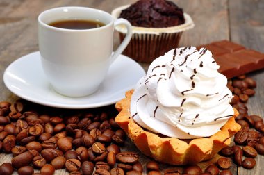 kahve kek, pasta ve çikolata ile